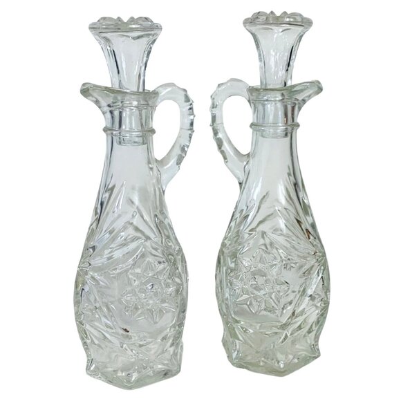 Pair Of Glass Cruet Bottles With Stoppers Floral Starburt Pattern Oil Vinegar - Picture 2 of 15